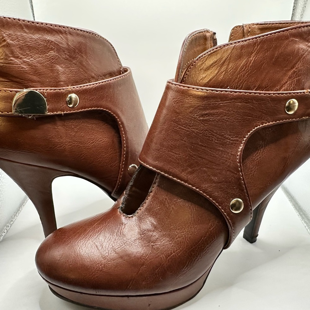Unlisted by Kenneth Cole - Brown Platform 4 inch Heels